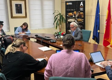 El consejero de Agricultura, Javier Rincón, durante su intervención